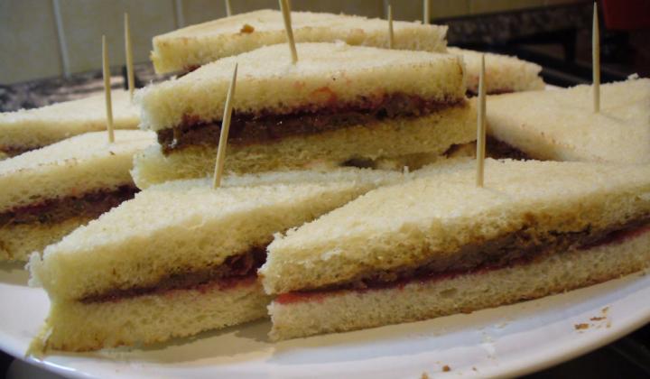 Jak udělat sendviče s domácí králičí paštikou a brusinkami | recept