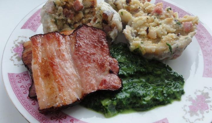 Jak uvařit špekové knedlíky k zelí nebo špenátu | recept