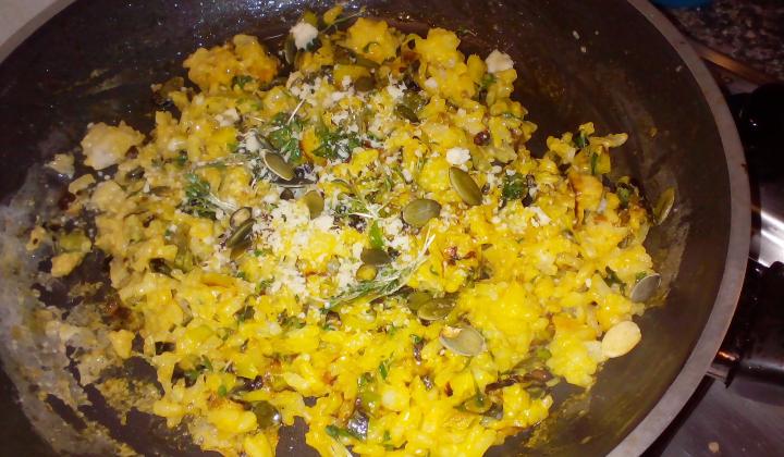 Jak připravit smetanové rizoto s pórkem, kurkumou a dýňovými semínky | recept