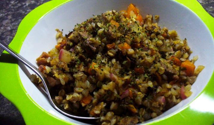 Pohankové rizoto s ředkvičkami, mrkví a hovězím masem | recept