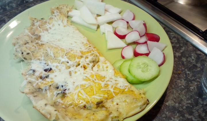 Jak udělat bylinkovou celozrnnou omeletu s parmazánem a jarní cibulkou | recept
