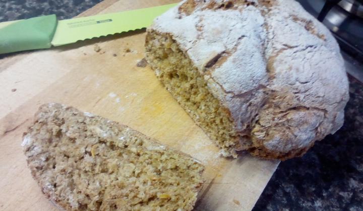 Jak upéct domácí celozrnný chléb s podmáslím | recept