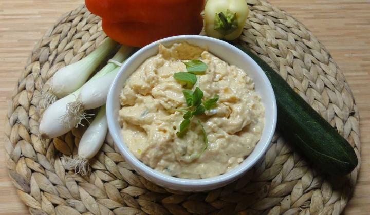 Jak připravit česnekový dip ke grilovanému masu a zelenině | recept