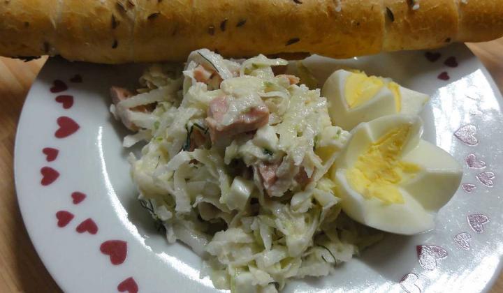 Jak připravit lehký letní salát z kedlubny | recept