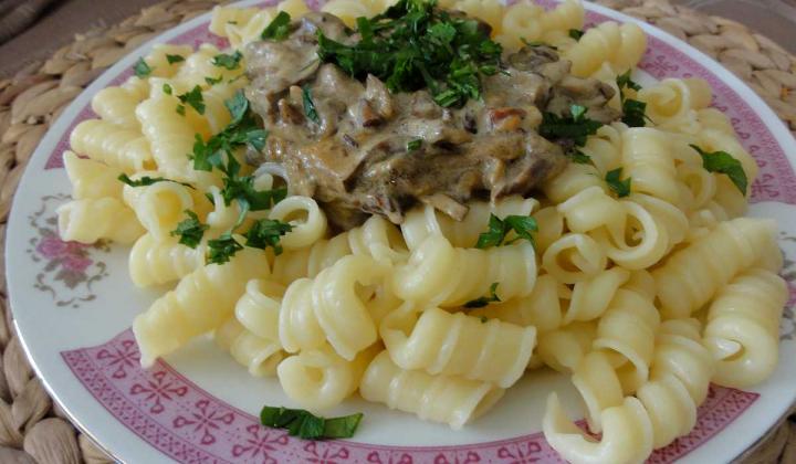 Jak uvařit těstoviny s lesními houbami | recept