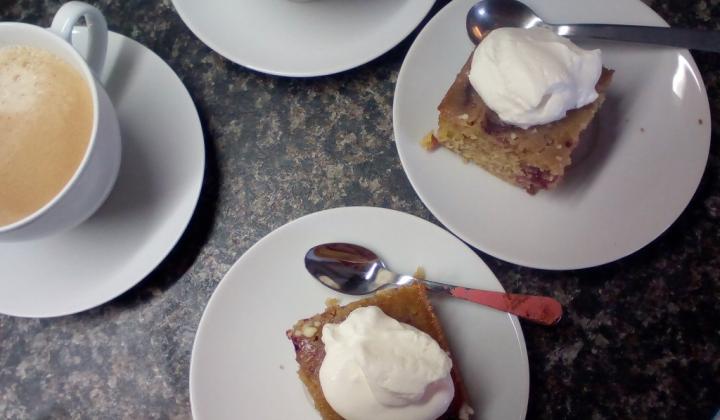 Jak upéct malinový koláč s vaječným likérem | recept