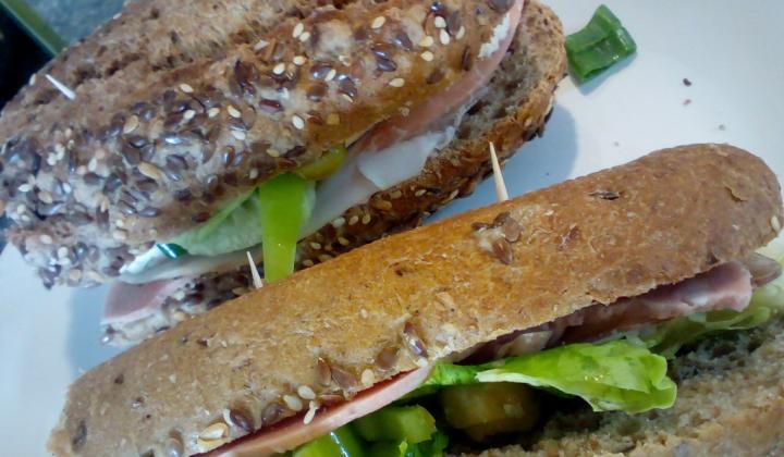 Jak přichystat obložené bagetky s pršutem a mozzarellou | recept