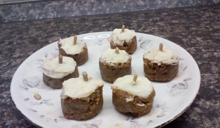 Jak přichystat nepečené špaldové dortíčky | recept