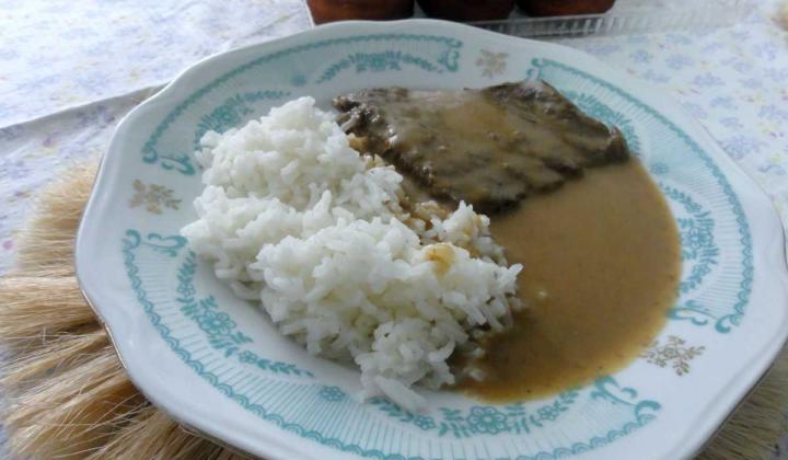 Jak uvařit švédské roštěnky se smetanovou omáčkou | recept