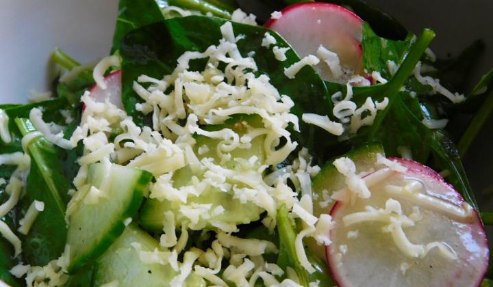 Jak připravit salát z čerstvého špenátu | recept