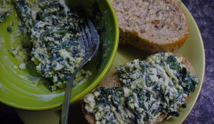 Jak přichystat vajíčkovou pomazánku s medvědím česnekem | recept