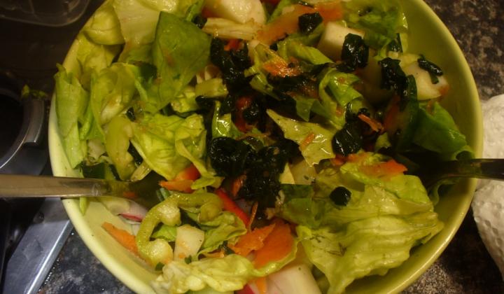 Jak na míchaný salát se zálivkou s medvědím česnekem | recept