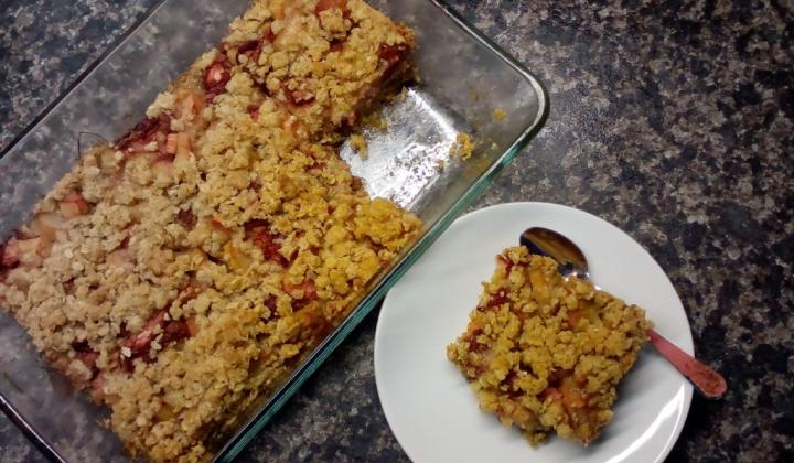 Jak upéct rebarborový sypaný koláč s ovesnými vločkami | recept