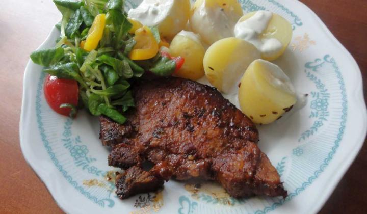 Jak připravit kotlety s omáčkou z plísňového sýra | recept Jak připravit kotlety s omáčkou z plísňového sýra | recept