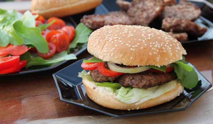 Jak připravit burger na grilu | recept