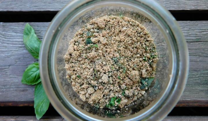 Jak vyrobit domácí bylinkovou sůl | recept
