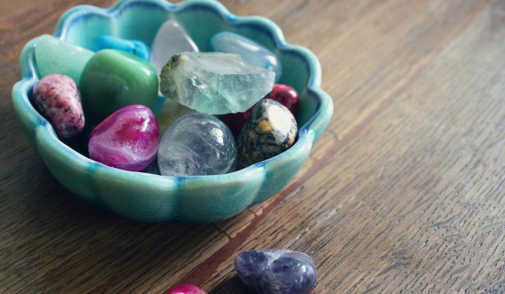 Jak využít drahé kameny pro zlepšení zdraví | alternativní medicína
