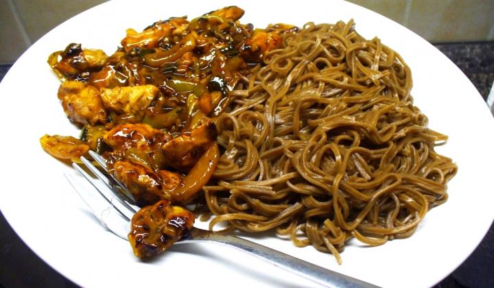 Jak na kuřecí citronovou směs s nudlemi soba | recept