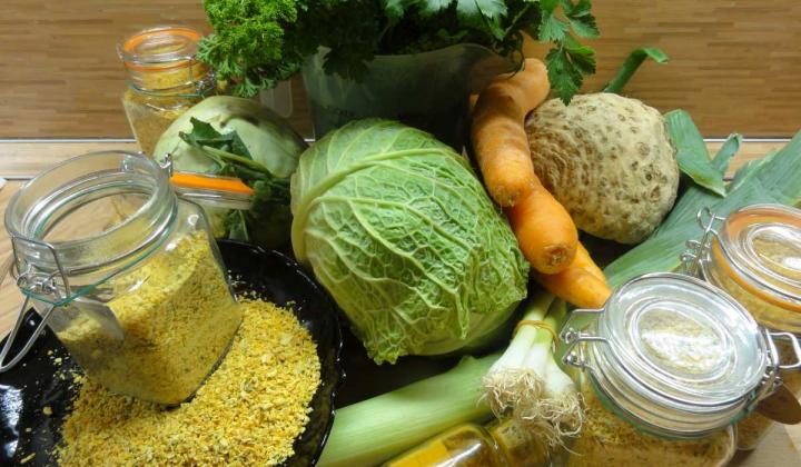 Jak udělat domácí vegetu | recept na domácí ochucovadlo