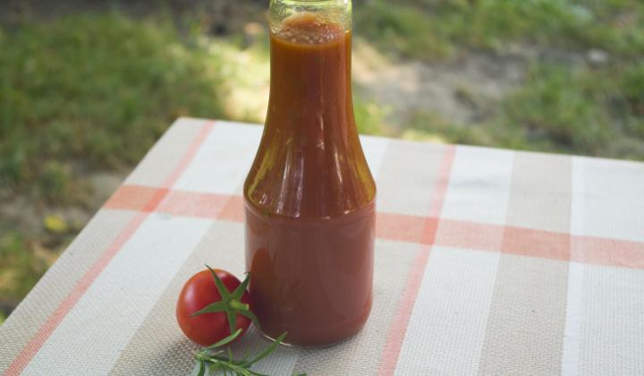 Jak vyrobit zdravý domácí kečup s bylinkami | recept