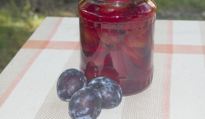 Jak připravit zdravý švestkový kompot | recept