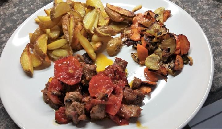 Jak uvařit vepřové nudličky na rajčatech | recept