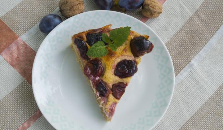 Jak upéct rychlý tvarohový koláč se švestkami | recept