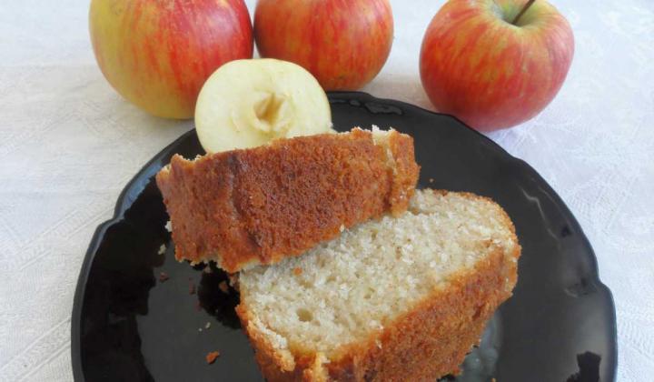 Jak upéct kokosovou bábovku s jablky | recept