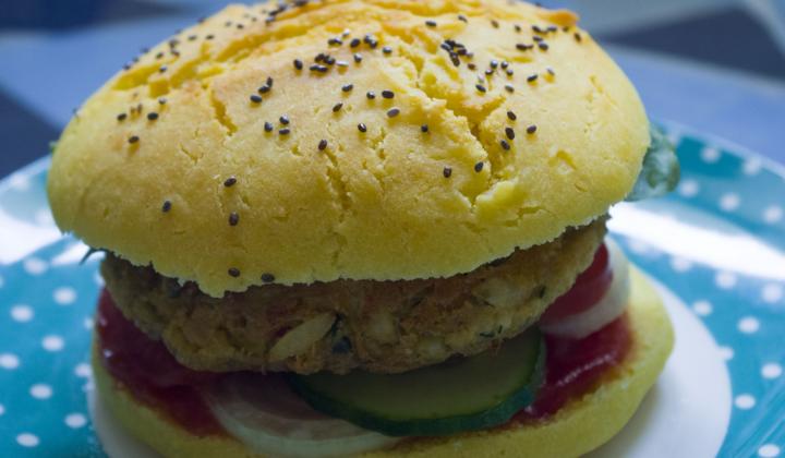 Jak připravit tofu burger a upéct bezlepkové bulky | recepty