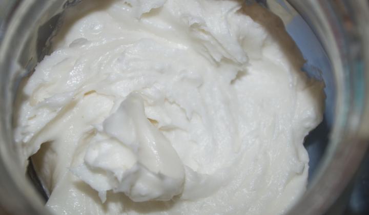 Jak vyrobit domácí tělové kokosové máslo | návod