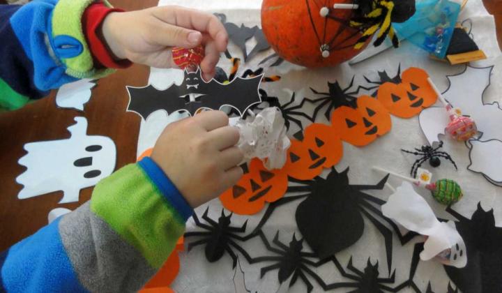 Jak vyrobit s dětmi jednoduché halloweenské dekorace | návod
