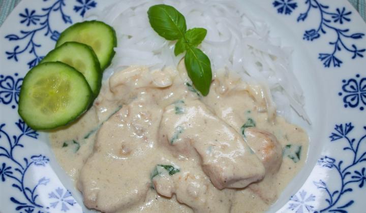 Jak připravit krůtí medailonky s bazalkovou omáčkou | recept