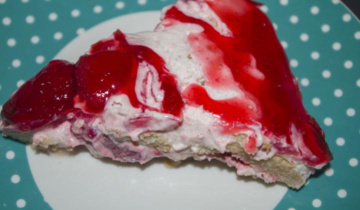 Jak připravit nepečený bezlepkový jogurtový dort s ovocem | recept