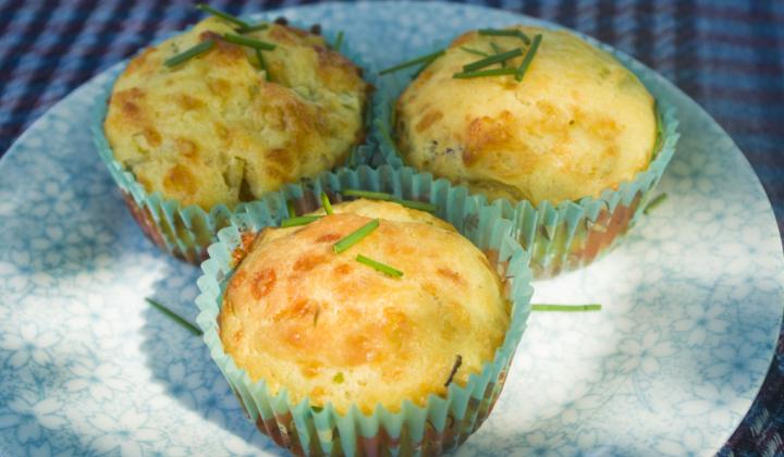 Jak upéct slané muffiny s feferonkami a sýrem | recept