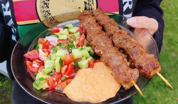 Jak připravit marinované thajské hovězí satay na grilu | originální recept Jak připravit marinované thajské hovězí satay na grilu | originální recept