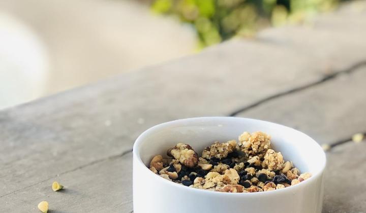 Jak připravit domácí zapékané müsli s mákem a švestkami | recept Jak připravit domácí zapékané müsli s mákem a švestkami | recept