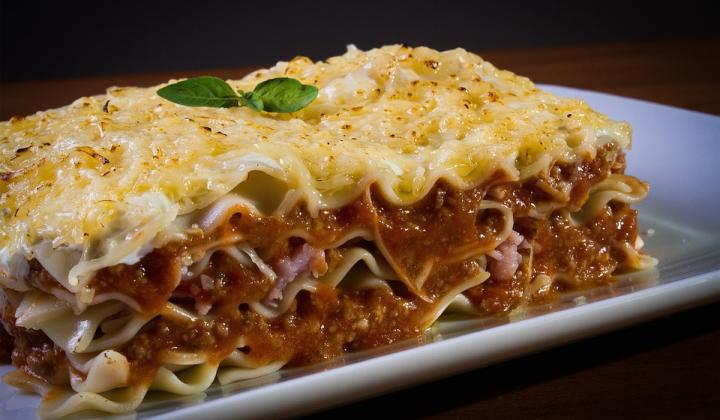 Jak uvařit lasagne s krůtím masem a omáčkou z čerstvých rajčat | recept