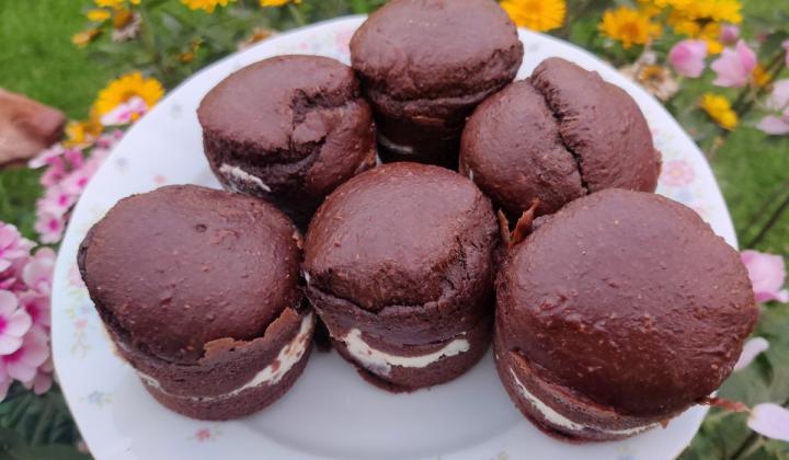 Jak upéct ty nejlepší kakaové muffiny se smetanovou náplní | recept