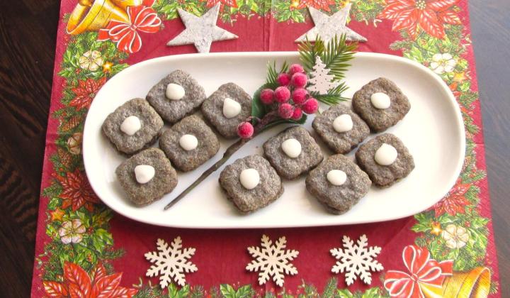 Jak zpestřit vánoční pečení makovými čtverečky s marmeládou | recept