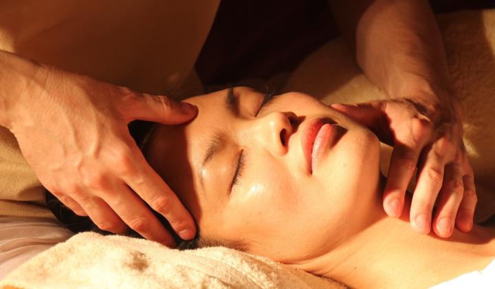 Konec předsudků, proč vyzkoušet erotickou masáž?