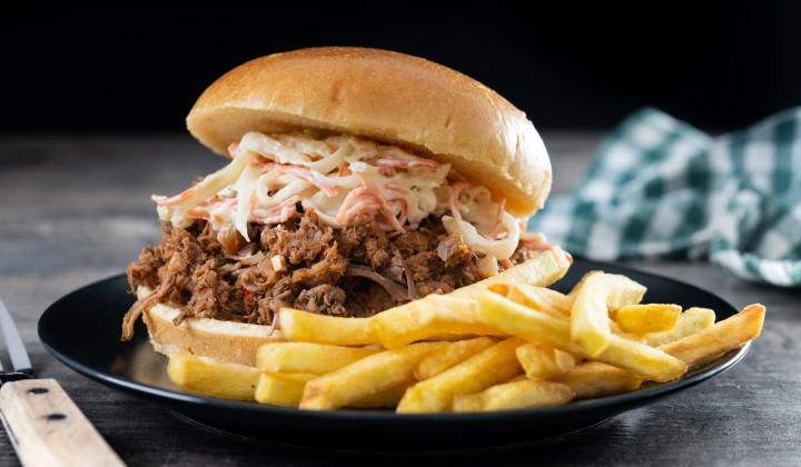 burger s trhaným masem