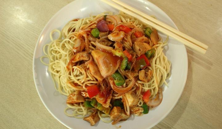 Jak udělat kuřecí pánev po asijsku | recept