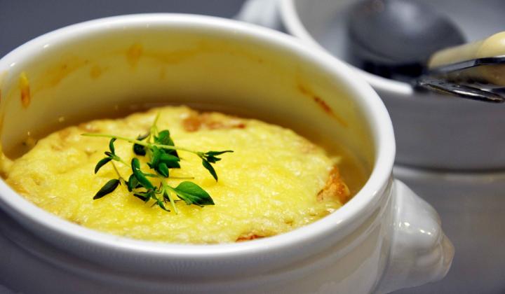 Jak připravit cibulačku | recept na francouzskou polévku