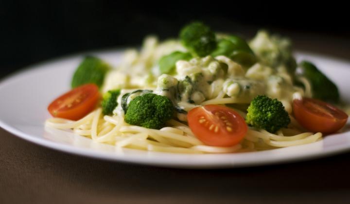 Jak uvařit těstoviny s brokolicí a houbami | recept