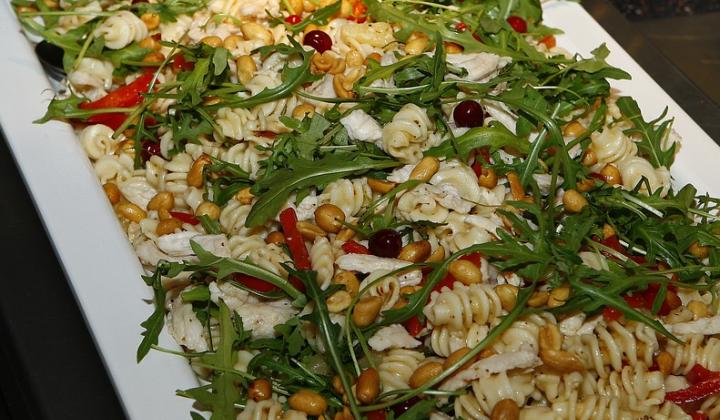 Jak připravit řecký těstovinový salát | recept