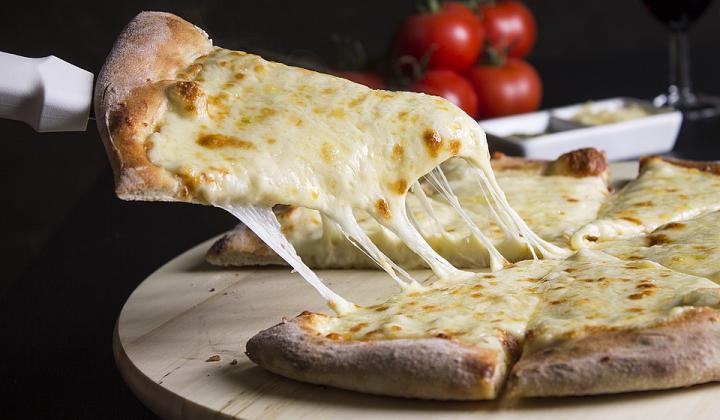Jak připravit domácí sýrovou pizzu | recept