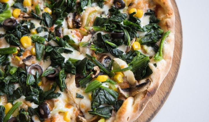  Jak upéct celozrnnou špaldovou pizzu se špenátem | recept