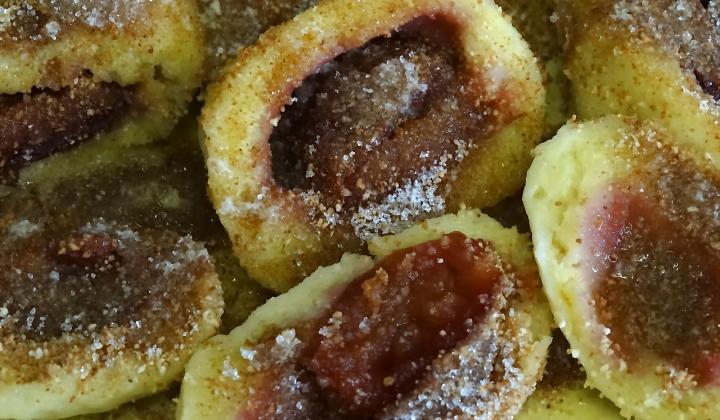 Jak připravit švestkové knedlíky z tvarohového těsta | recept