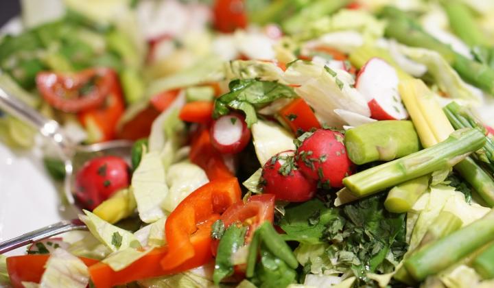Jak připravit jarní ředkvičkový salát | recept