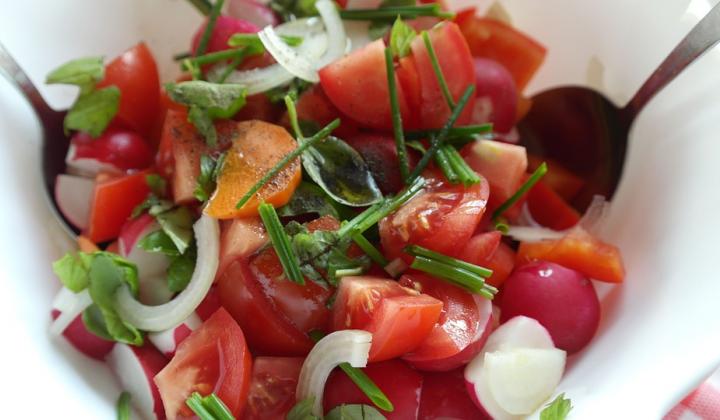 Jak udělat rajčatový salát | recept na lehký letní salát